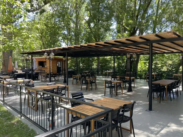 Terrasse extérieure, ©Les Terrasses du Durzon