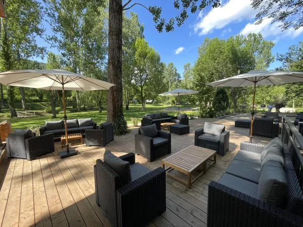 Salon extérieur, ©Les Terrasses du Durzon