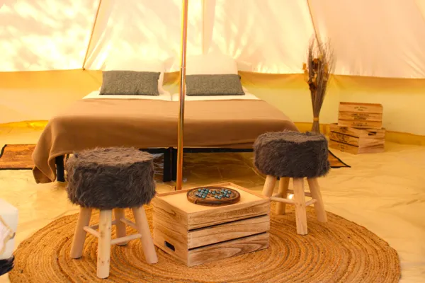 La tente glamping, tout est dit, il n'y a plus qu'à profiter, vb