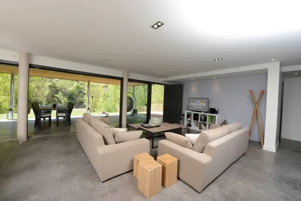 Salon ouvert sur la nature, Gite Emeraude Design & Nature - Luc Jennepin