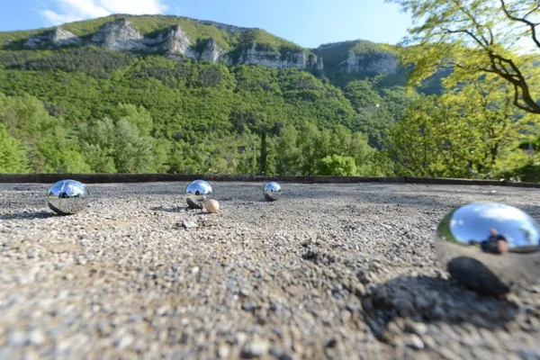 Terrain de pétanque privatif, Gite Emeraude Design & Nature - Luc Jennepin