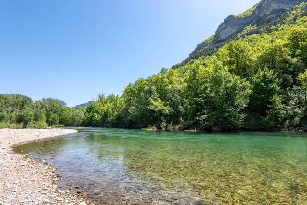 Plage privée sur rivière Tarn, Gite Emeraude © Stephanie Cailbeaux, 2025