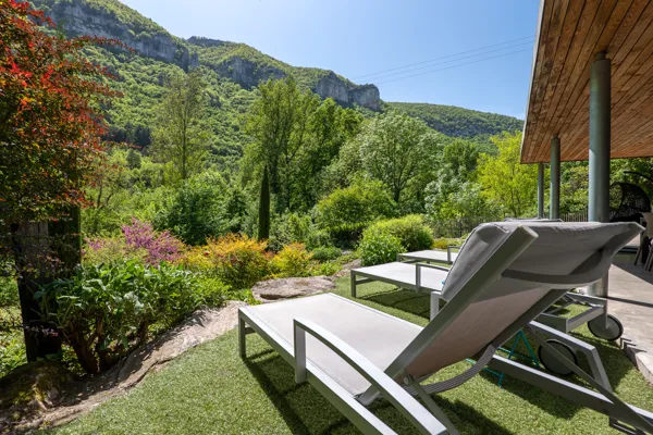 Vue Falaise Gorges, Gite Emeraude © Stephanie Cailbeaux, 2025