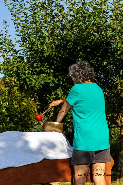 Séance de soin énergétique avec Valérie en plein air