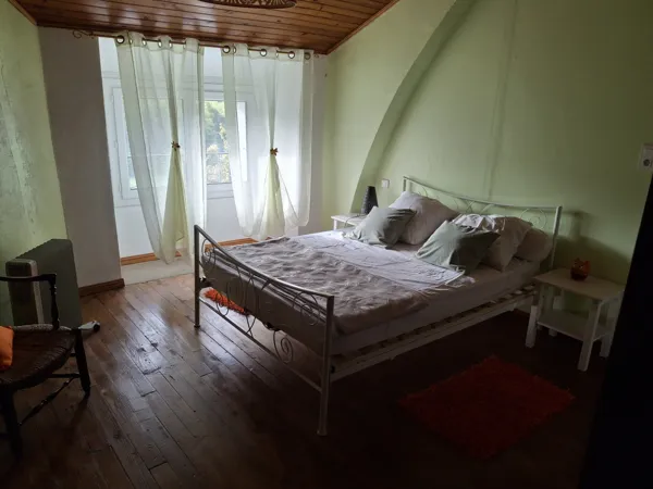 La troisième chambre à l'étage avec un lit à 140, OFFICE TOURISME DU PAYS DE LA MUSE ET RASPES DU TARN
