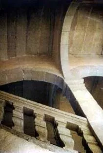 Escalier du château (époque XVIe), OFFICE DE TOURISME DE PARELOUP LEVEZOU