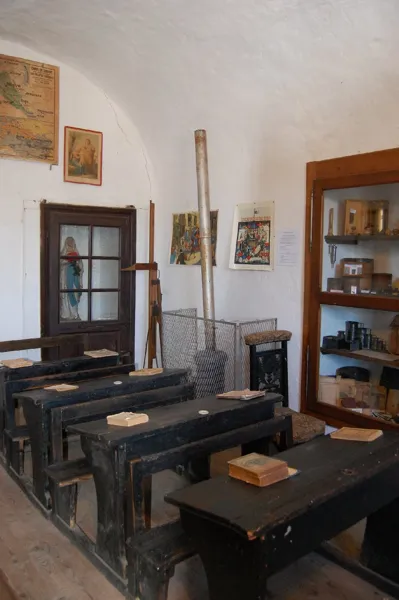 Salle de classe du début XXe, Château / Musée de la vie rurale / Musée de la pierre