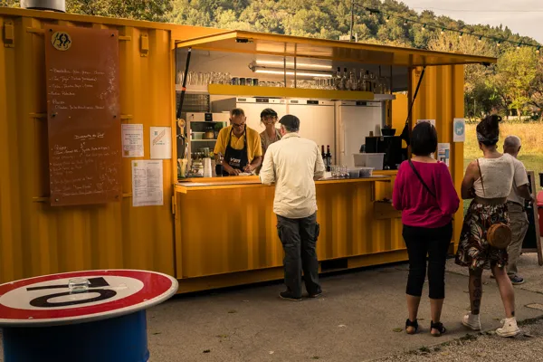 Commandes et services au comptoir !, La Guinguette chez Jaja