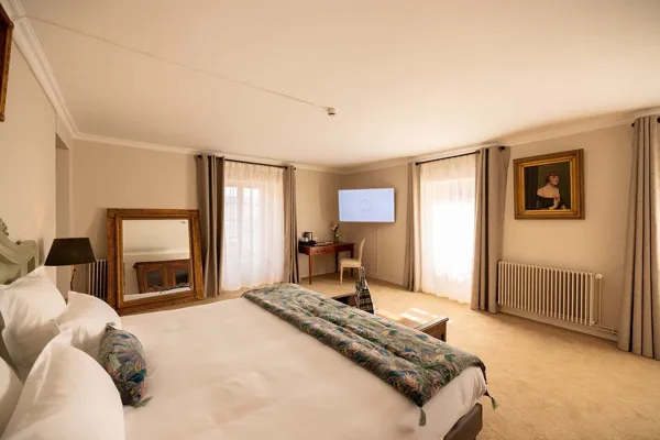 Château de Fontanges (hôtel groupes), château de Fontanges