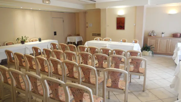 Hôtel Restaurant des Voyageurs (groupes) salle de séminaire, OFFICE DE TOURISME DE PARELOUP LEVEZOU