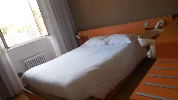 Hôtel Restaurant des Voyageurs (groupes), OFFICE DE TOURISME DE PARELOUP LEVEZOU