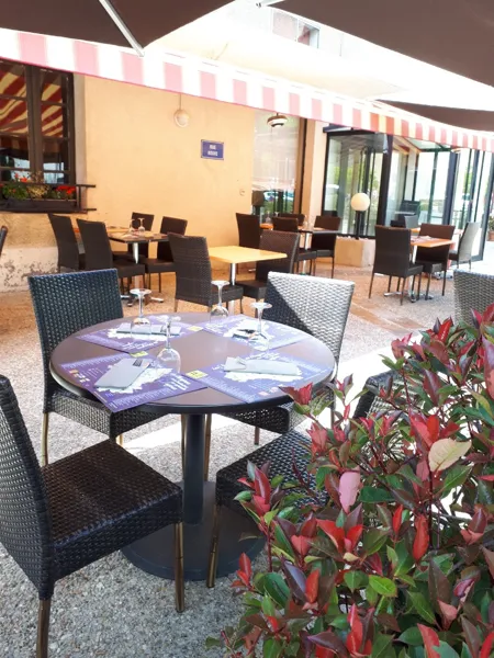 Restaurant des Voyageurs (groupes) terrasse, OFFICE DE TOURISME DE PARELOUP LEVEZOU