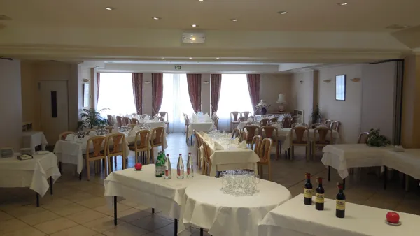 Hotel Restaurant des voyageurs, OFFICE DE TOURISME DE PARELOUP LEVEZOU