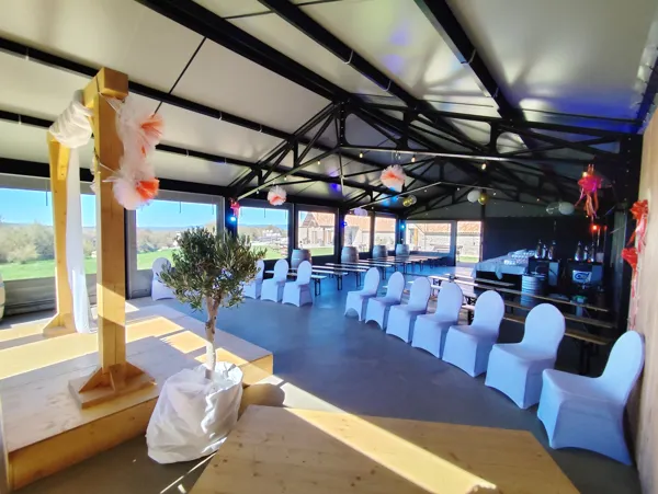 Chapiteau de 120 m² idéal pour un apéritif  une cérémonie à l'abri., 