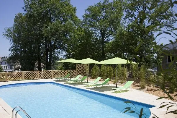 LE COMMERCE piscine, ©RestaurantLeCommerce