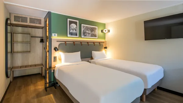 Chambre deux lits séparés, 