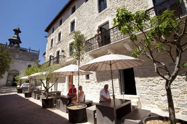 HOTEL LES FLEURINES, HOTEL LES FLEURINES