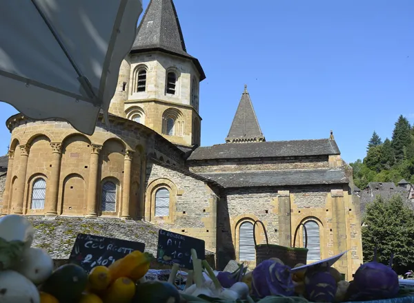 Marché du samedi matin à Conques