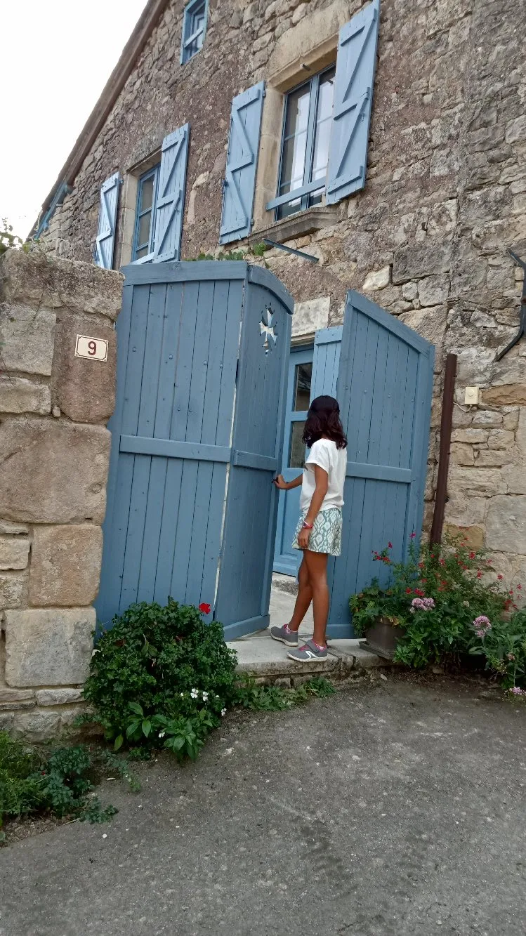 Gîte Les Volets Bleus. Entrez, Vous êtes Bienvenus !, Edmond Vesy