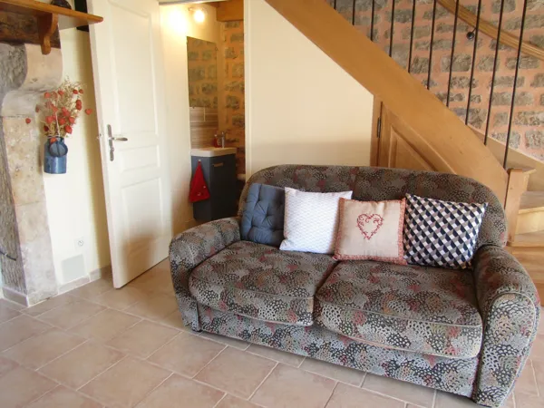 Gîte les volets bleus, location de vacances à Sévérac d'Aveyron, le repos du canapé-lit, Edmond Vésy