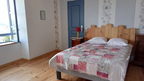 Gîte Les Volets Bleus. Belle chambre confortable, Edmond Vesy