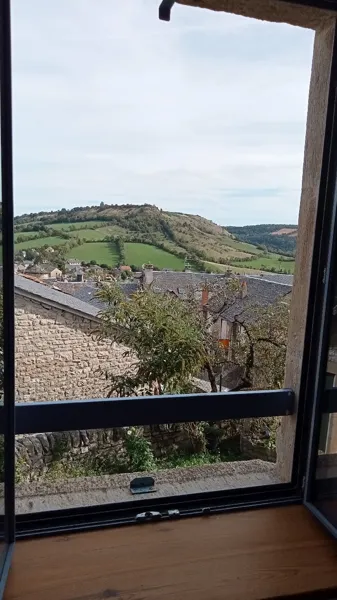 Gîte Les Volets Bleus. Vue dégagée pour vos vacances, Edmond Vesy