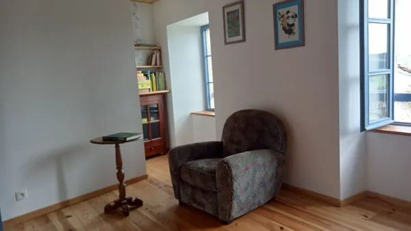 Gîte Les Volets Bleus. Le coin lecture et jeux de société, Edmond Vesy