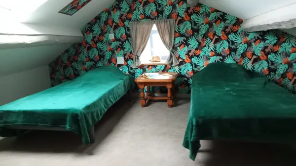 Gîte Les Volets Bleus. La Cabane des enfants, Edmond Vesy