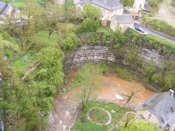 Gîte Les Volets Bleus, admirer le trou de Bozouls, Edmond Vesy