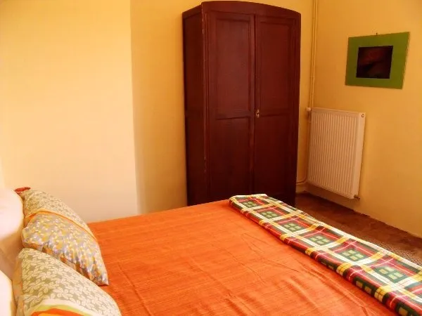 chambre jaune, MONIER Cécile