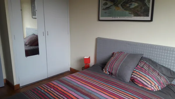 Chambre en Bois ( 1 lit 140)