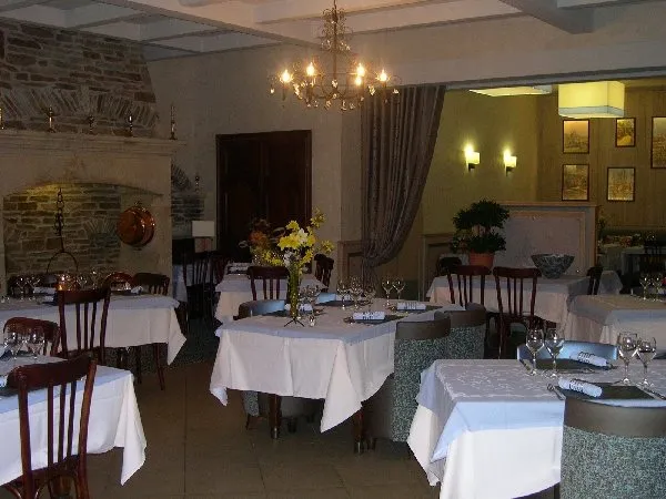 HOTEL AUX ARMES D'ESTAING SALLES DE RESTAURANT, HOTEL AUX ARMES D'ESTAING