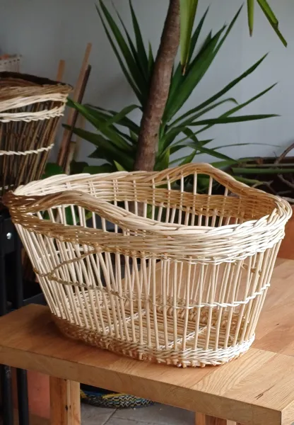 corbeille à linge en vannerie à jour, 