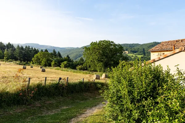 Vue à l'entrée de la villa des Raspes