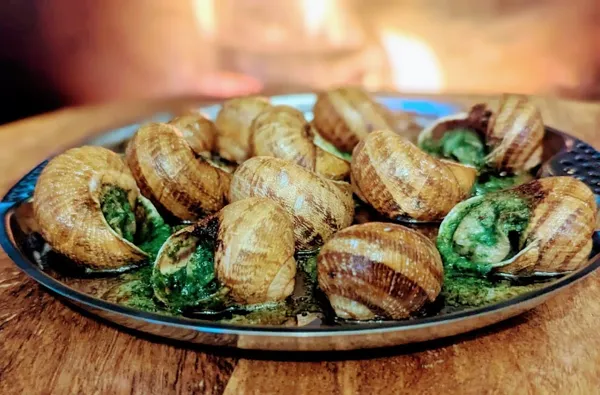 Escargots en coquilles au beurre persillé, 