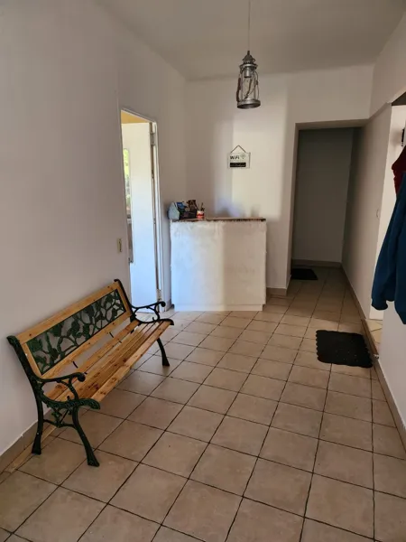 hall d entrée , accés aux chambres, 