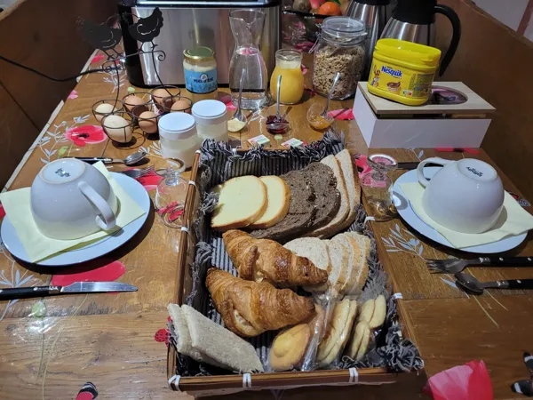 petit déjeuner inclus dans le tarif des chambres, petit déjeuner