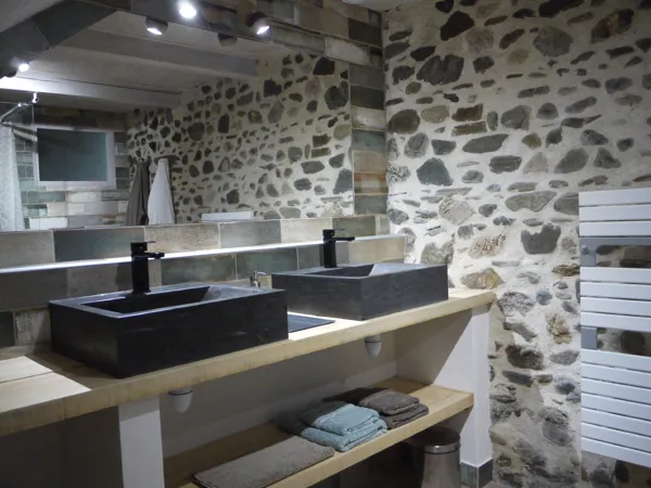 Salle d'eau, double vasque, Gite la Source