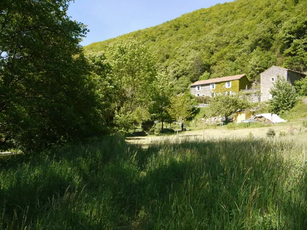 Gite la Source vue de la rivière, Gite la Source