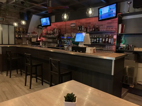 Café Brasserie des Arcades, Les arcades Villeneuve