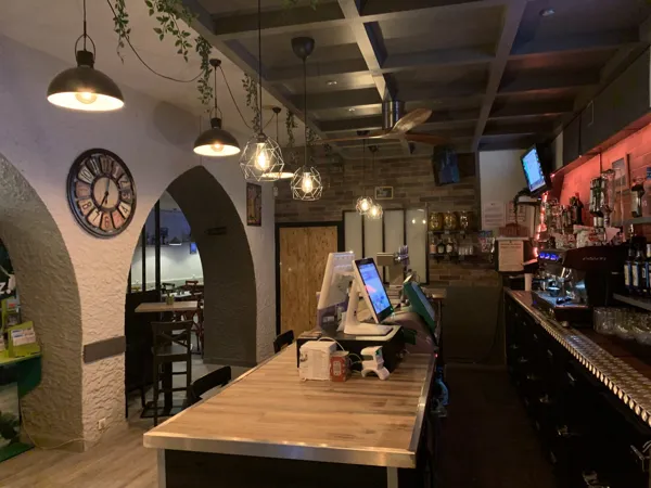 Café Brasserie des Arcades, Les arcades Villeneuve