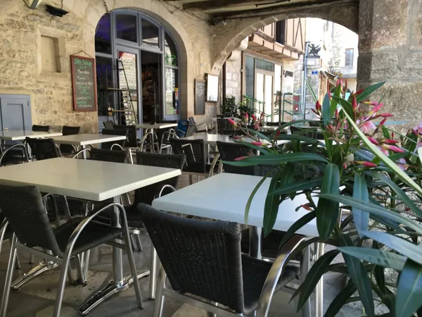 Café Brasserie des Arcades, Les arcades Villeneuve