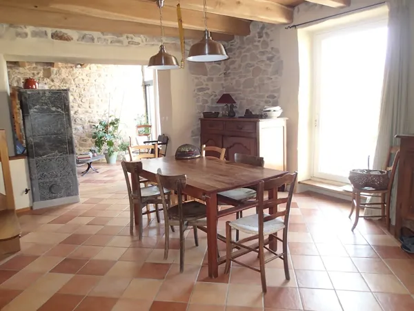 Cuisine ouverte sur salle à manger, 