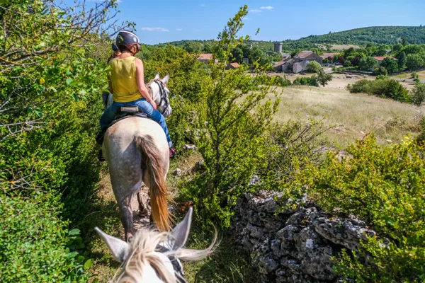 Domaine de Gaillac - balades à cheval, ©V. Govignon - OT Larzac et Vallées
