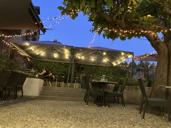 Le Faubourg, Le Faubourg