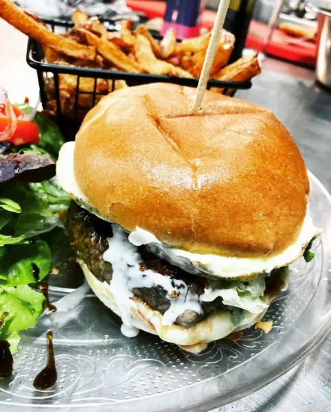 Le Faubourg, Le Faubourg