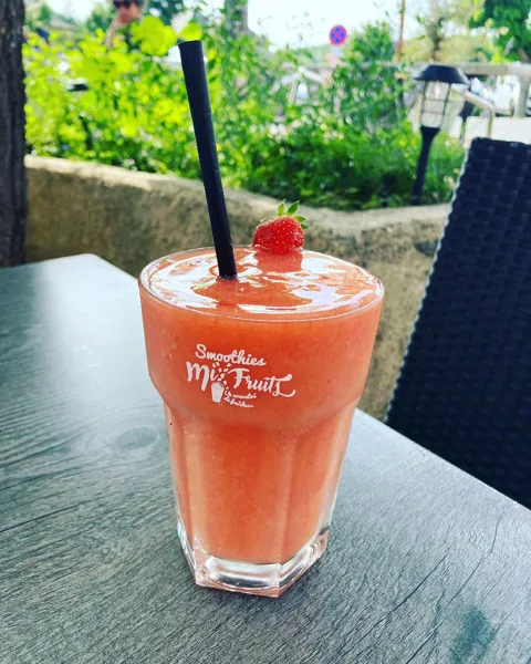 Le Faubourg, Le Faubourg