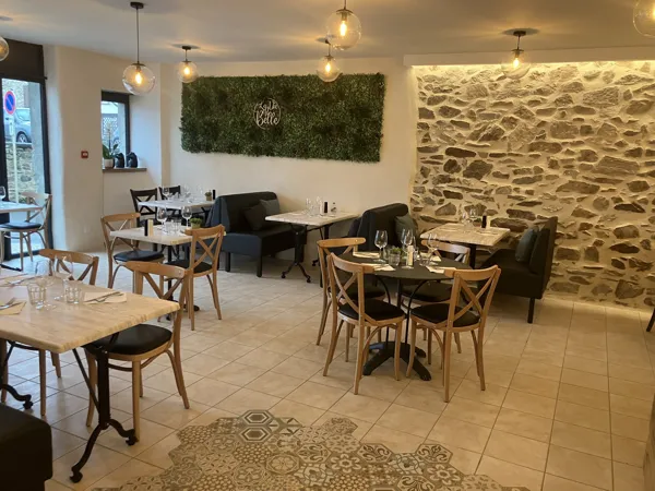 Le Faubourg, Le Faubourg