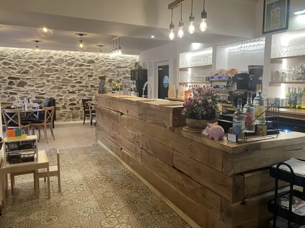 Le Faubourg, Le Faubourg