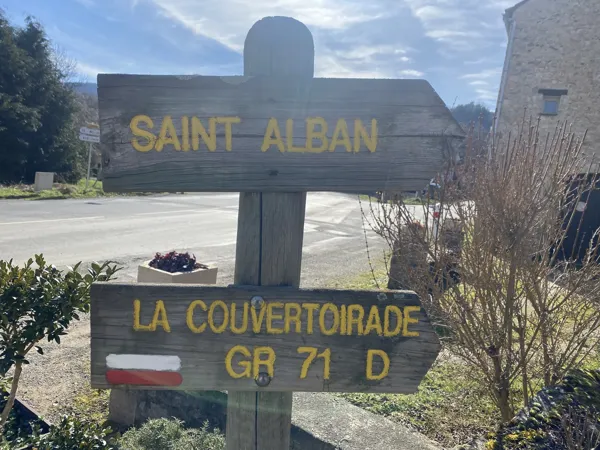 G R et départs de sentiers pédestres au pied du camping